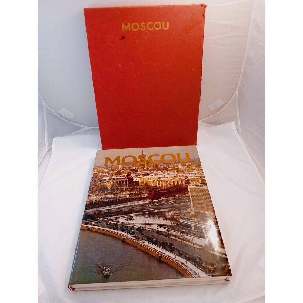 MOSCOW by YURI BALANENKO-PLANETA-1975-Hardcover Dust Jacket Slipcase & Red Cover